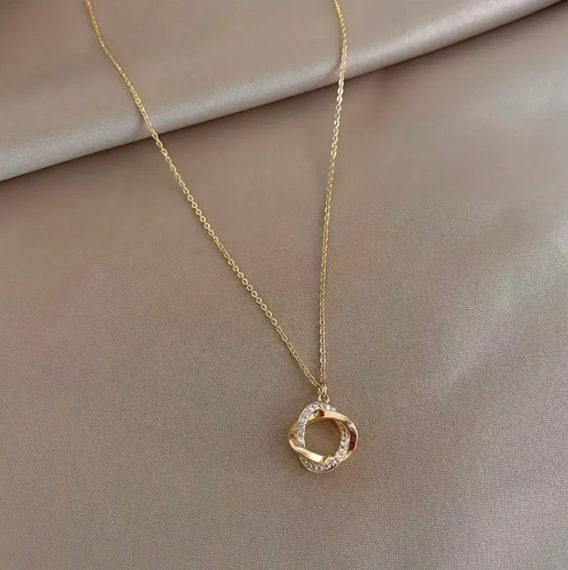 Luxury Interlocking Loop Halo Circle Necklace | Gold & Silver