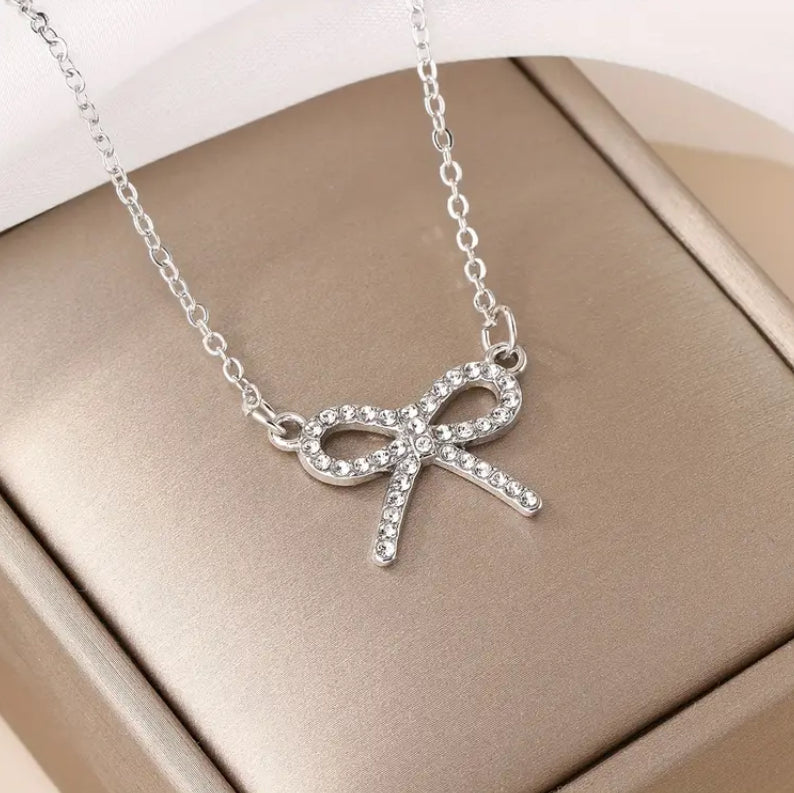 Luxury Rhinestone Bow Pendant Necklace | Silver & Gold